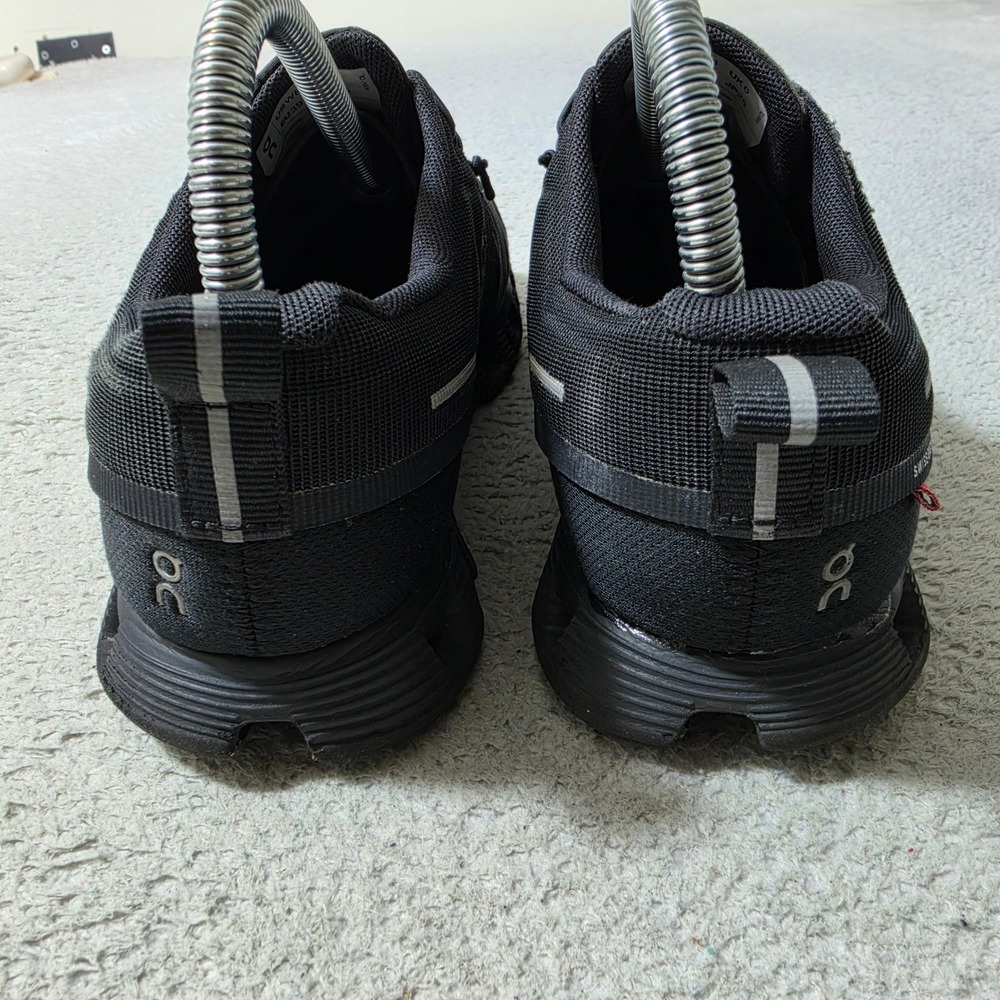 On Running Cloud Waterproof Women Size 8 Black Sneakers 59.98838 Excellent - Picture 5 of 8